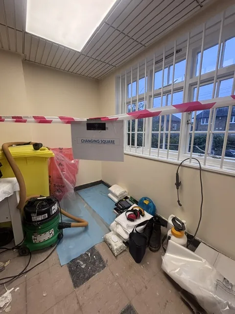 Asbestos floor tile and bitumen removal in Streatham Hill